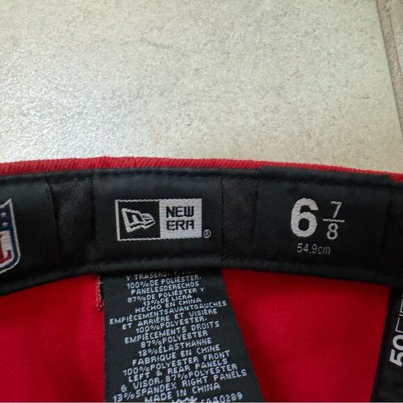 Tampa Bay Buccaneers Baseball Hat Fitted Mens Size 6 7/8 New Era Red Skull Gray - Picture 7 of 7